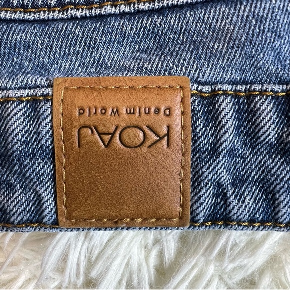 Women’s Embroidered Straight Leg Ankle Sz 8 Jeans W/pockets Raw Hem Distressed - Picture 8 of 12